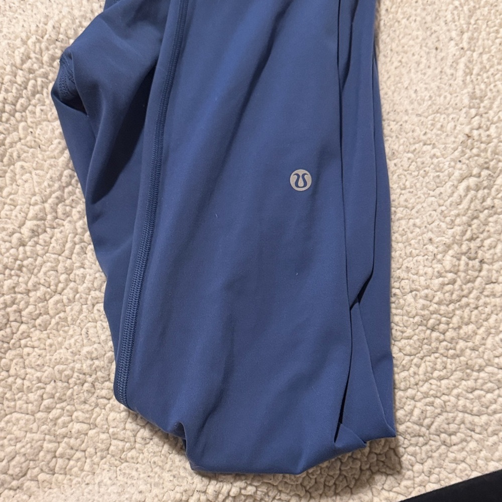 Lululemon Navy Leggings with Logo - Picture 3 of 13